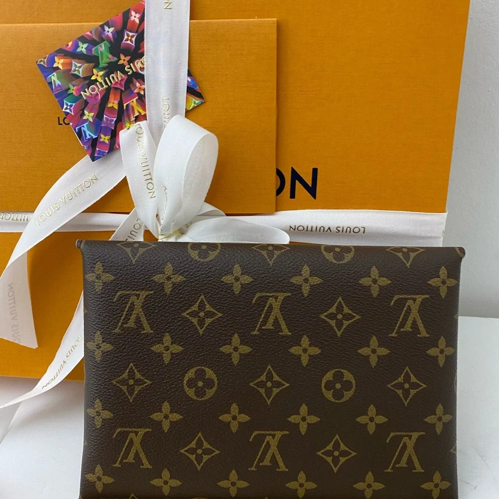 Authentic Louis Vuitton NEW medium kirigami - Picture 2 of 8